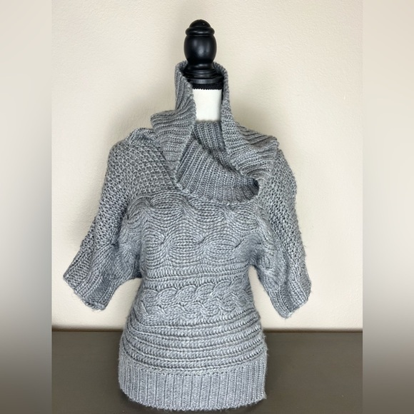 The Limited Sweater Gray Medium​ - Picture 1 of 4